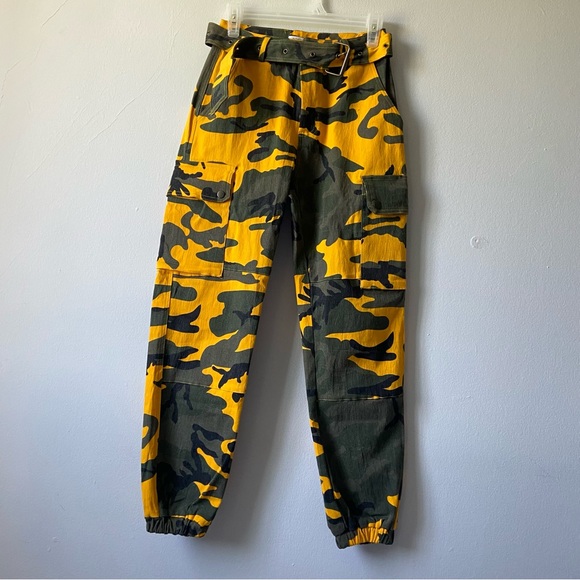 FASHIONNOVA ORANGE CAMOUFLAGE CARGO PANTS SIZE 25” FOR WOMAN - Picture 2 of 7